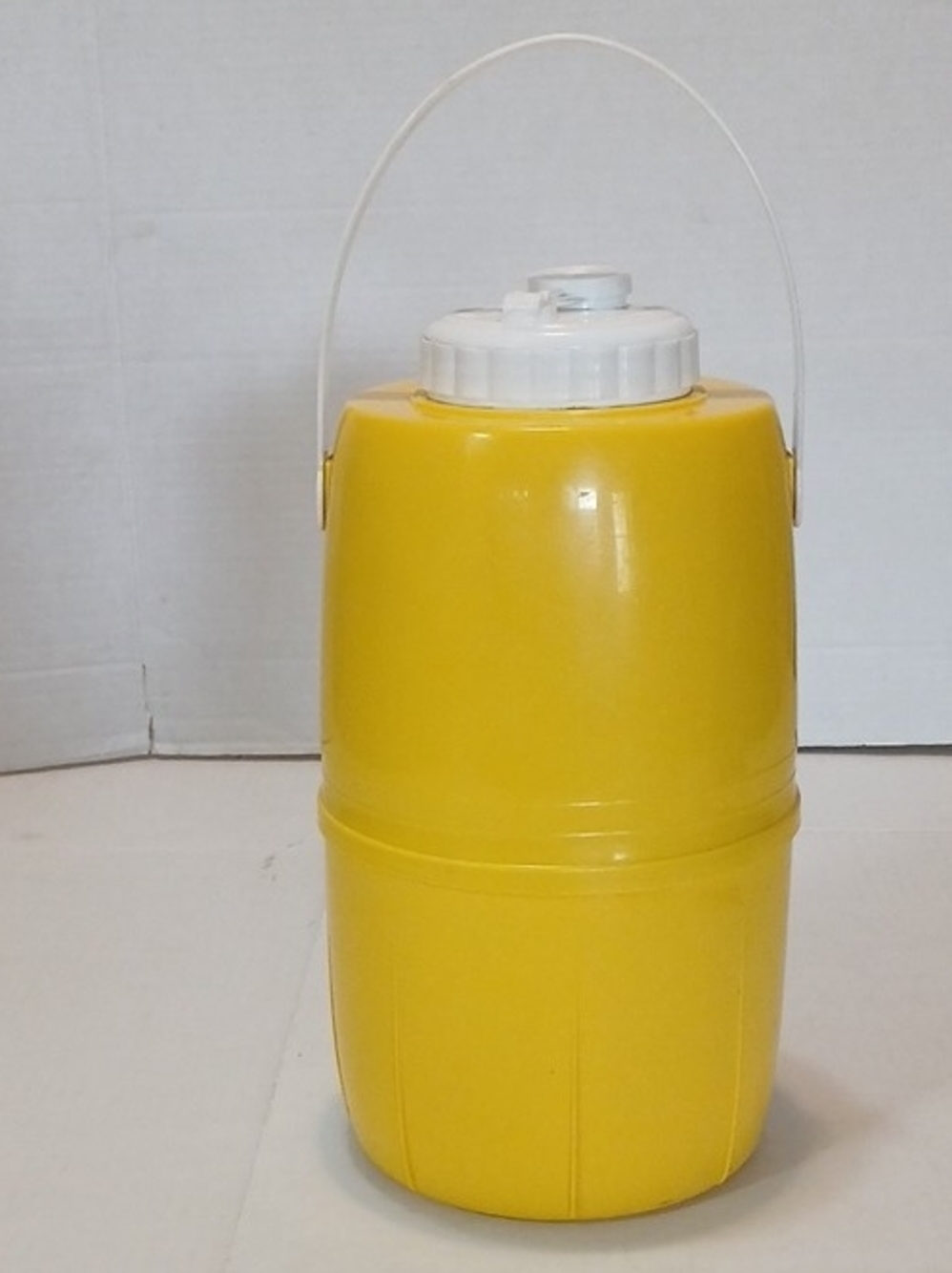 VTG AMOCO 1 GAL Yellow PLASTIC Insulated JUG COOLER with Handle